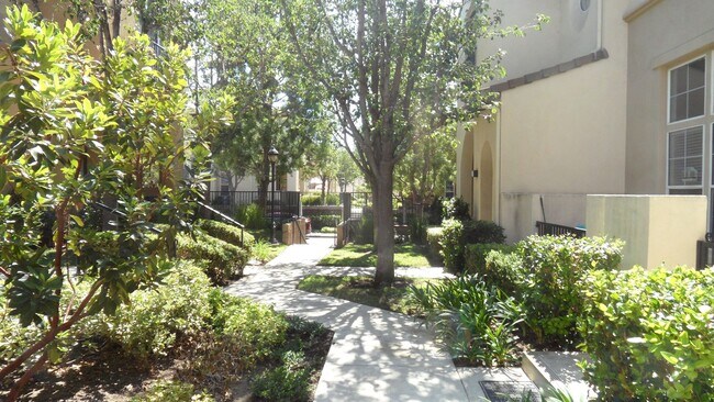 Building Photo - 33 Bonsall