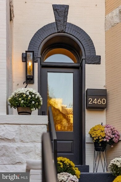 Building Photo - 2460 Ontario Rd NW