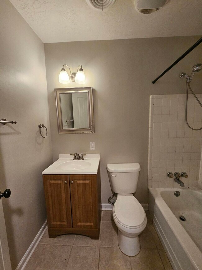 Building Photo - 3306 Tanglewood Dr