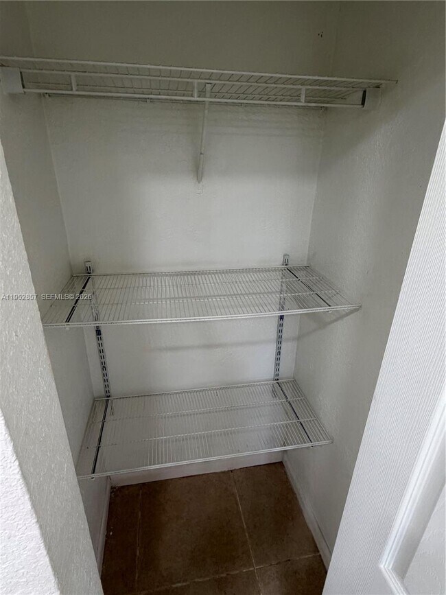 Building Photo - 830 SW 6th St