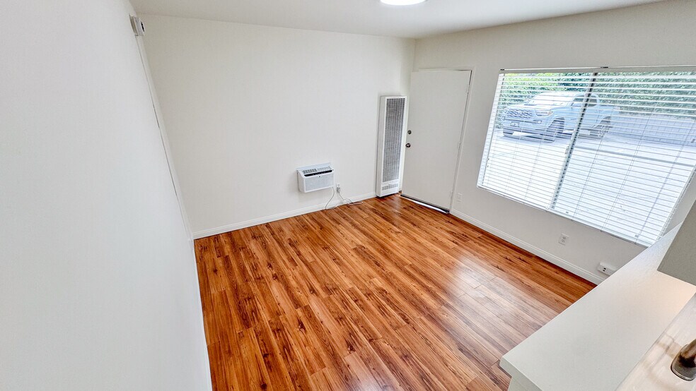 Primary Photo - 03376DE