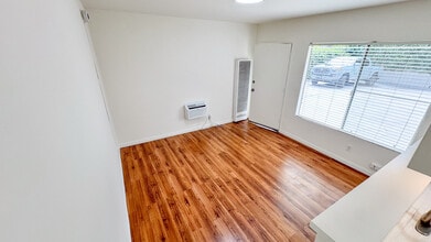 Building Photo - 03376DE