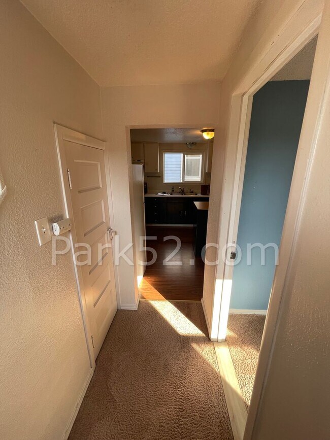 Building Photo - 3 Bedroom Tacoma Single Family Home- Pet Friendly!
