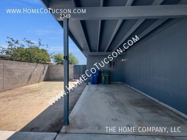 Building Photo - 2349 S Saddleback Ave