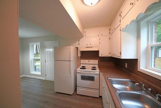 Building Photo - 50 Walker Dr