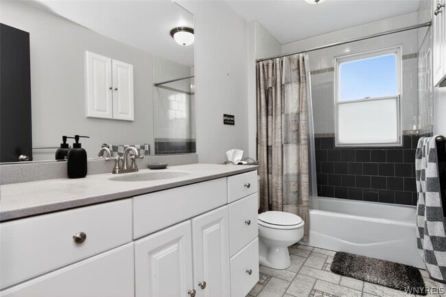 Building Photo - 8726 Point Ave