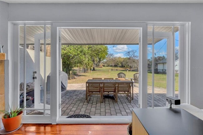 Building Photo - 1081 Lake Weldona Dr