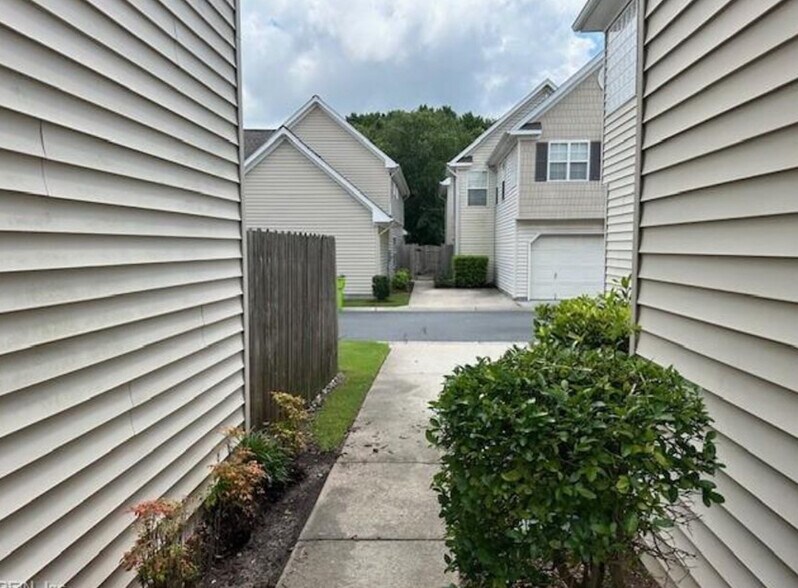 Building Photo - 4404 Glen Ellert Ct