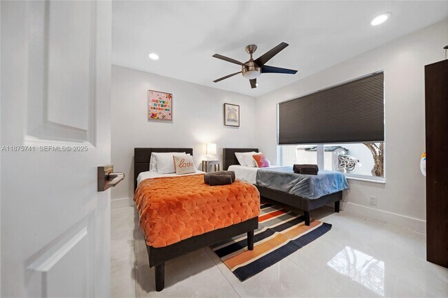 Building Photo - 31 SE 12th St