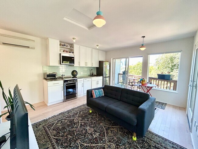 Building Photo - PRAGER DUPLEX