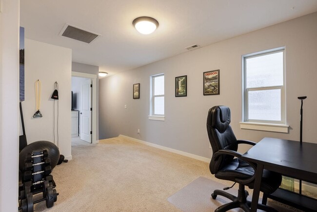 Building Photo - Charming Redmond Craftsman Retreat – Stylish 3-Bed, 3-Bath Home with Community Amenities