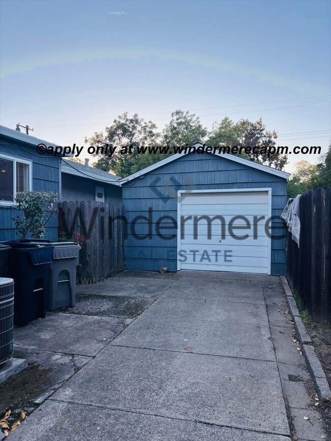 Building Photo - Charming 4 bedroom Home in Tahoe Park w/ E...