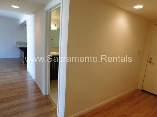 Building Photo - Spacious Updated 2bd/2ba Downtown Condo - Great Location!