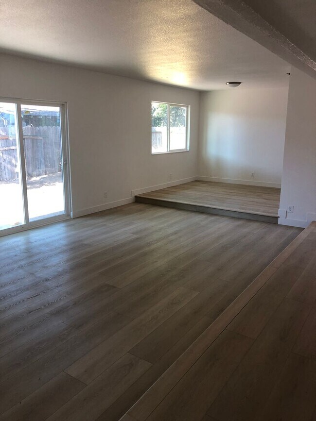 Building Photo - Brand New Whole House Renovation!