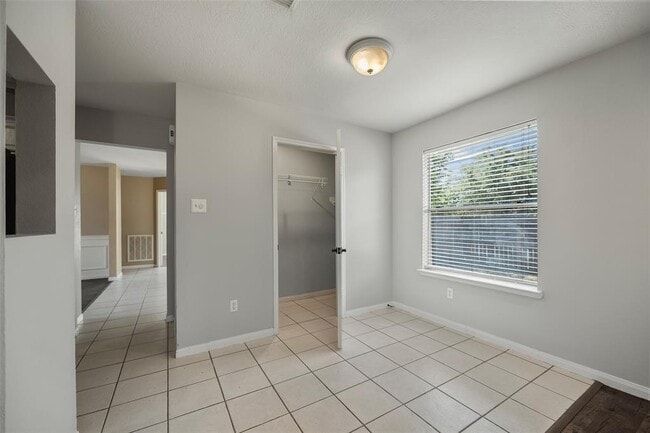 Building Photo - 18103 Gravenhurst Ln