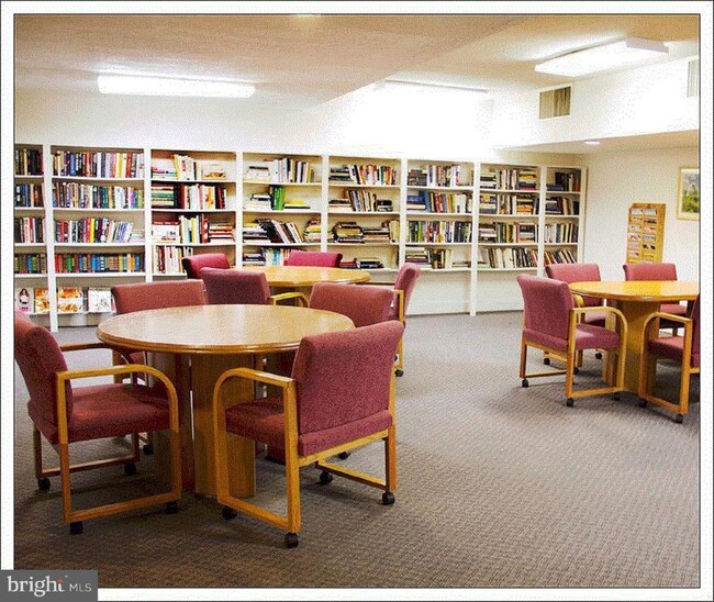 Building Photo - 3100 S Manchester St