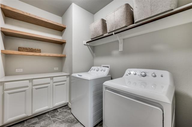 Building Photo - 1016 Lake Sierra Wy