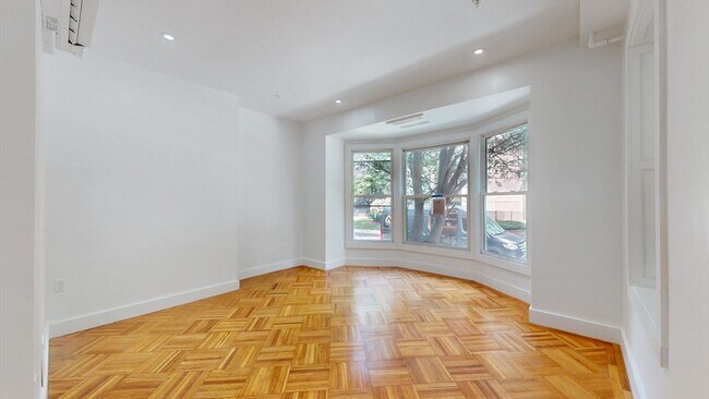 Building Photo - 21 Regent Cir