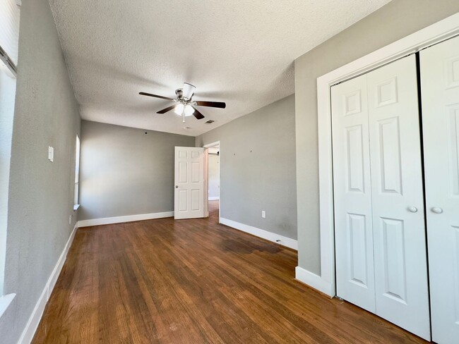 Building Photo - Rental