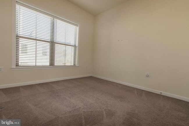 Building Photo - 14337 Potomac Heights Ln