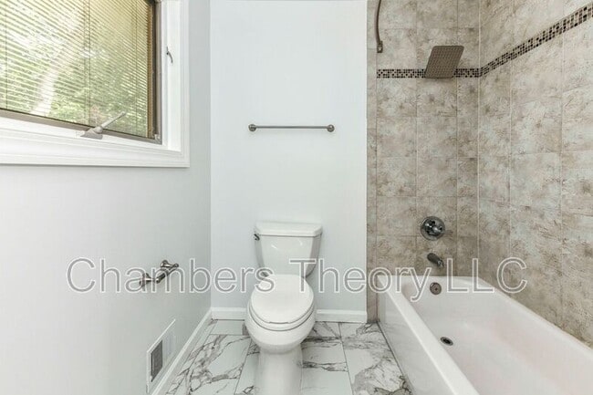 Building Photo - 6206 Redwood Ln