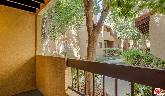 Building Photo - 5736 Las Virgenes Rd