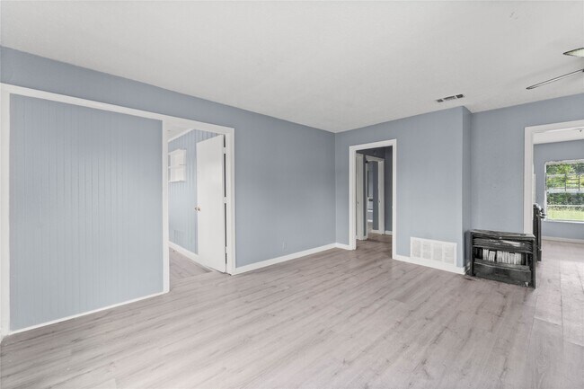 Building Photo - 209 Hyta St
