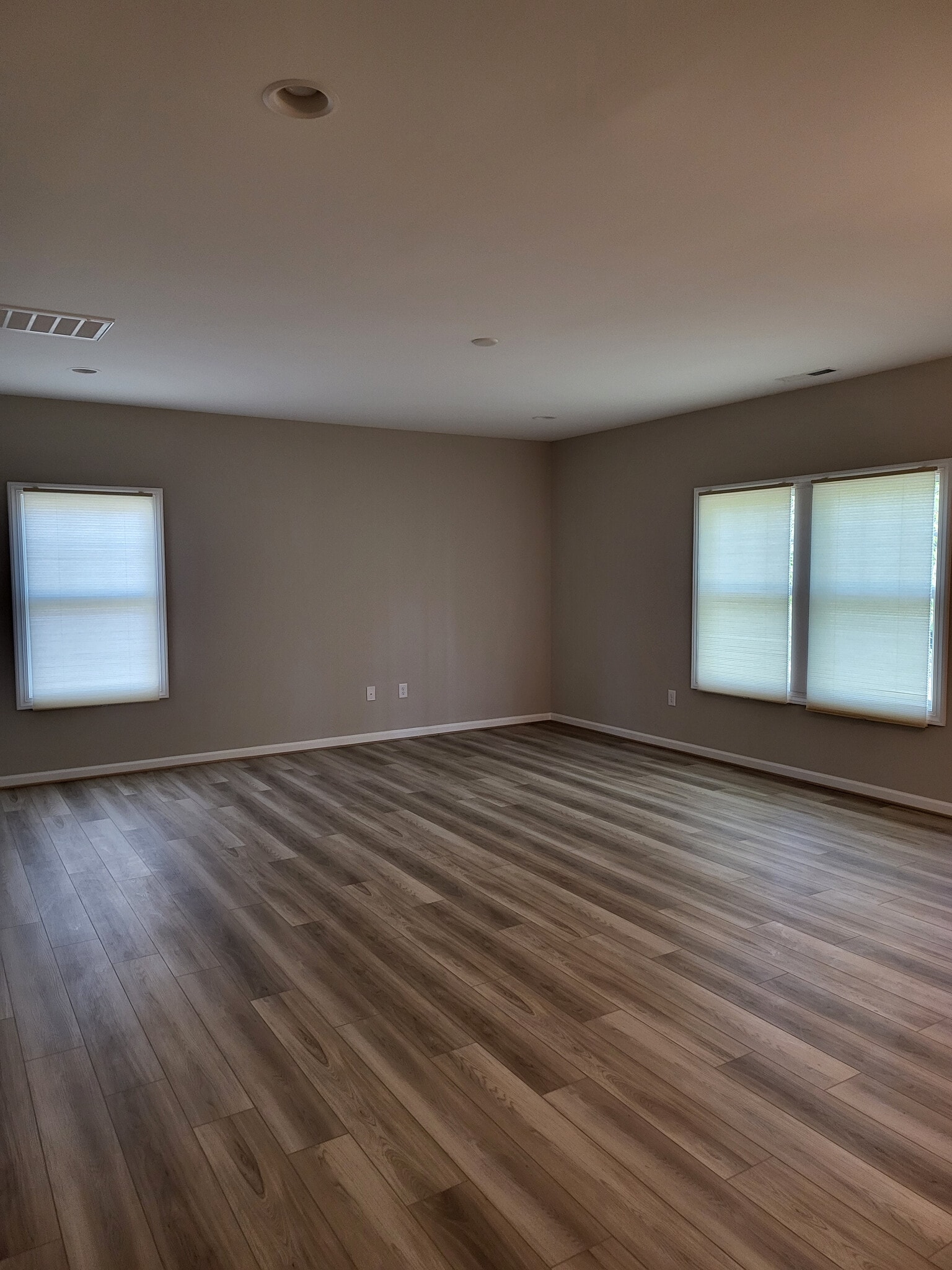 Building Photo - Room in Single Family Home on Tawny View Ln