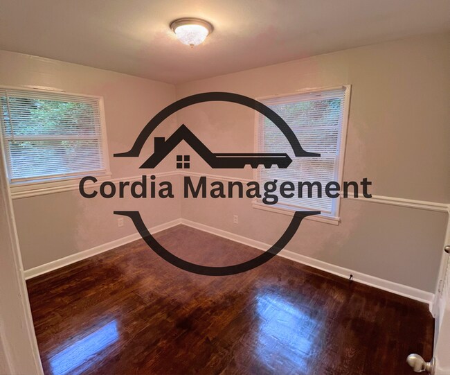Building Photo - 3 Bedroom With Beautiful Hardwood Floors F...