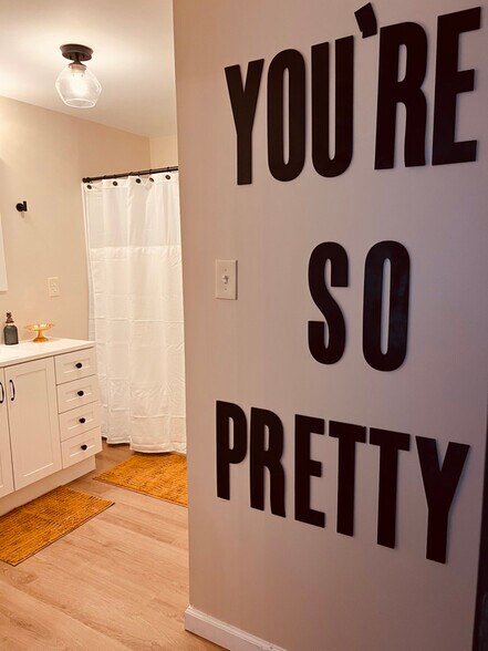 Building Photo - 303 Hill St