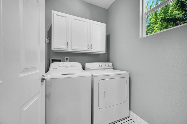 Building Photo - $2,925.00 - 3 Beds, 2.5 Baths Single Famil...