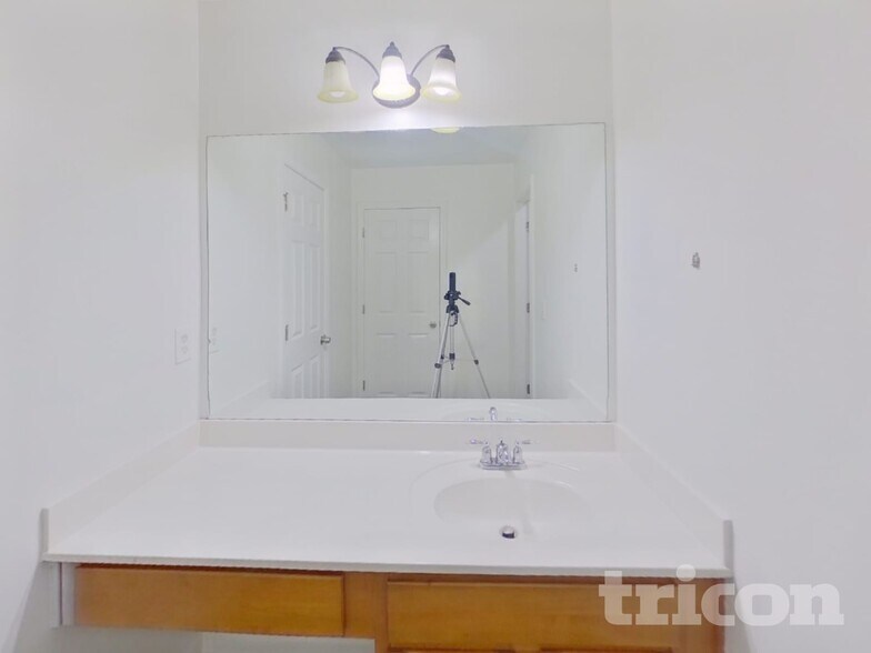 Building Photo - 5732 Barrington Run