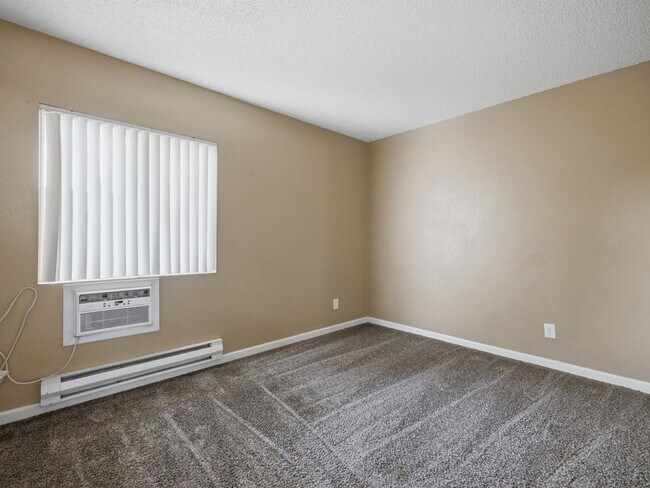 Building Photo - 1505 S Woodland Ave