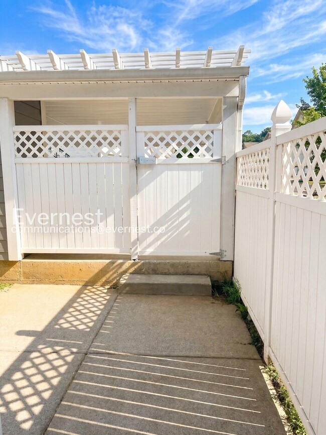 Building Photo - 8311 St Danasus Dr