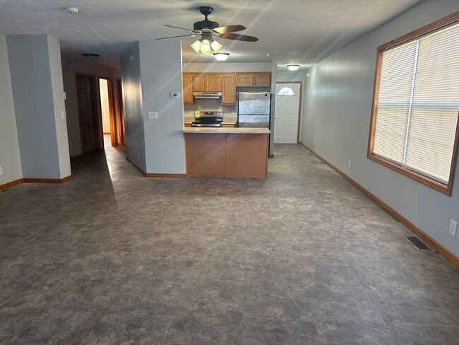 Building Photo - Newly renovated west side duplex with full basement!