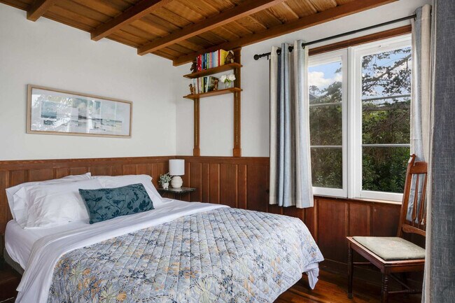 Building Photo - 1850 Castellana Rd