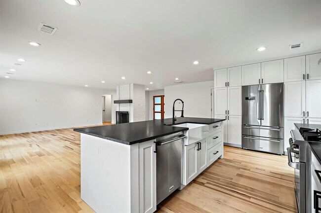 Building Photo - 7700 Manassas Dr