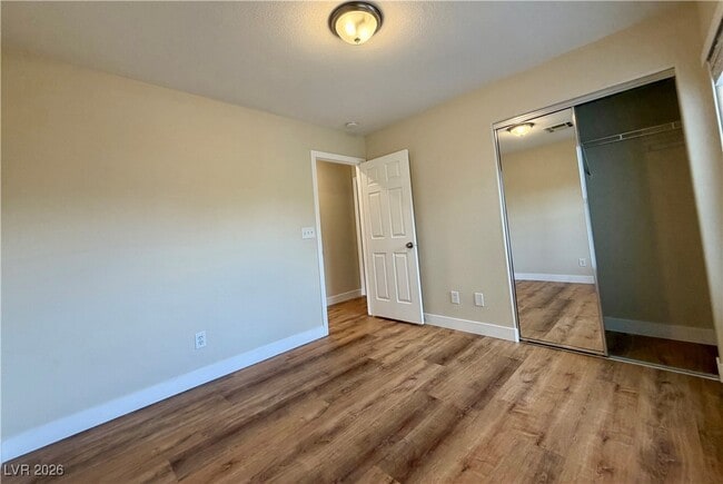 Building Photo - 10977 African Sunset St