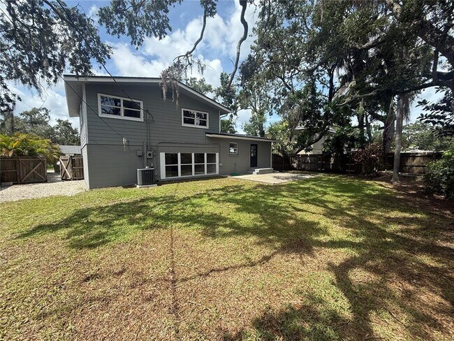 Building Photo - 3135 Alta Vista St