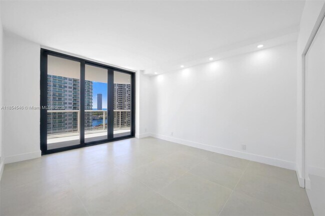 Building Photo - 20281 E Country Club Dr