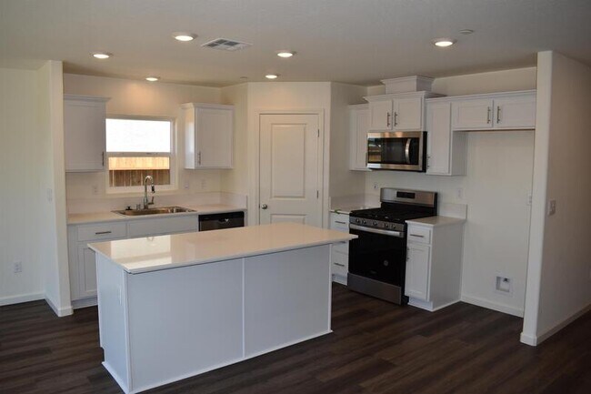 Building Photo - 4041 Bayonet Dr