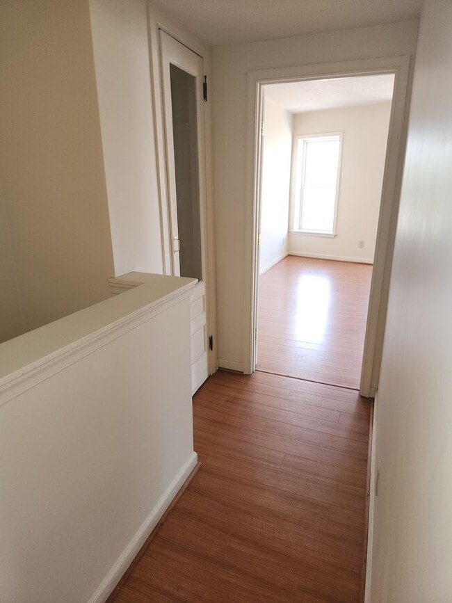 Building Photo - 2 bedroom