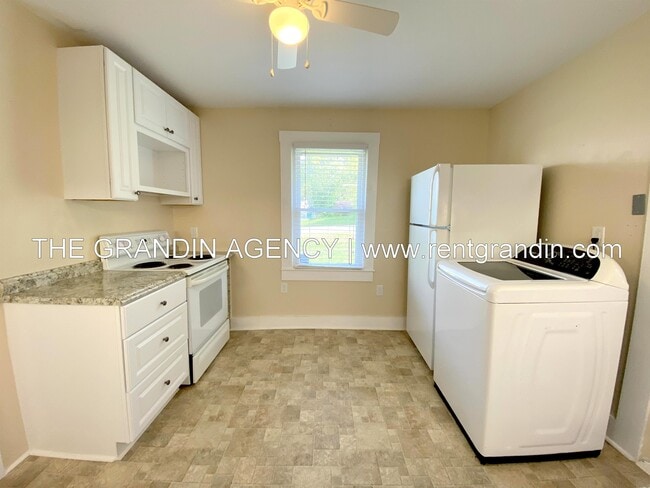 Building Photo - 1234 Buena Vista Blvd SE