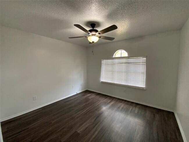 Building Photo - 9609 Dalewood Dr
