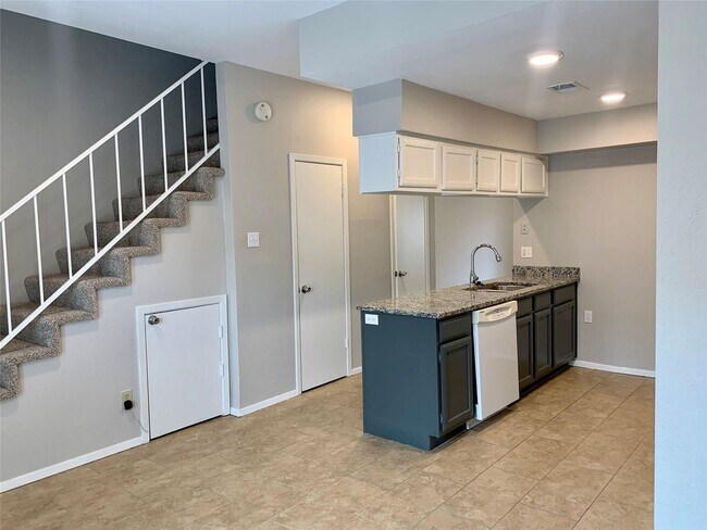 Building Photo - 214 Samuel Blvd