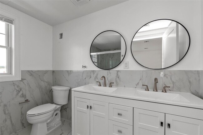 Building Photo - 22 Sagamore Hill Dr