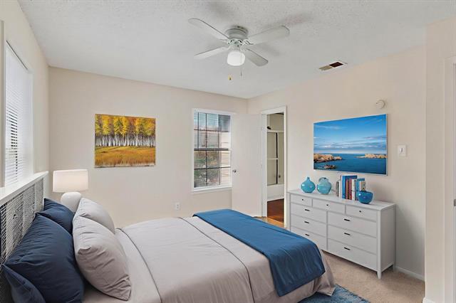 Building Photo - 5320 Columbia Ave