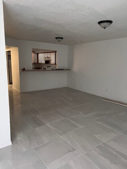 Building Photo - 797 W Mesa Verde Dr