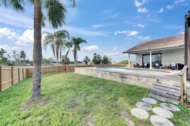 Building Photo - 811 Eagle Ln