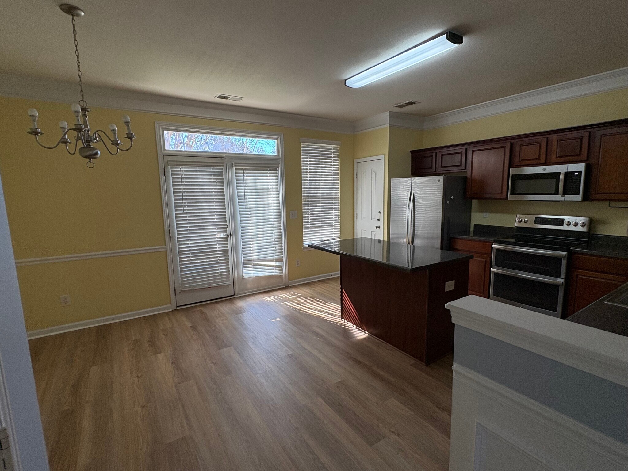 Building Photo - 9358 Greenheather Dr